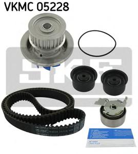 Водяной насос + комплект зубчатого ремня SKF VKMA 05228