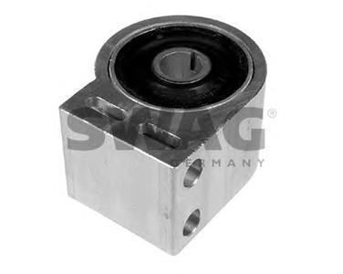 Подвеска, рычаг независимой подвески колеса SWAG 13 94 1529