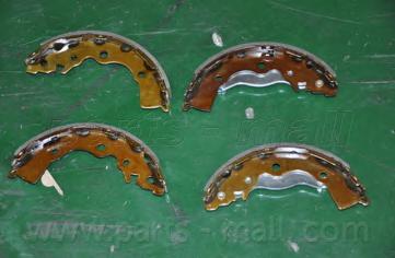 Комплект тормозных колодок PARTS-MALL