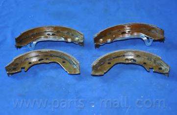 Комплект тормозных колодок PARTS-MALL