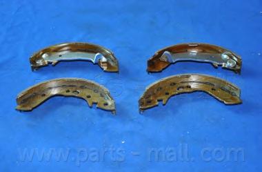 Комплект тормозных колодок PARTS-MALL