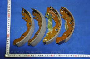 Комплект тормозных колодок PARTS-MALL