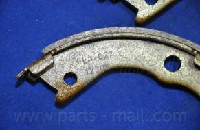 Комплект тормозных колодок PARTS-MALL